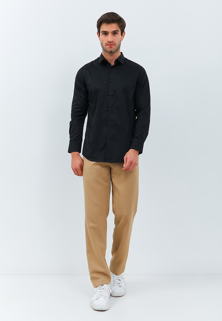 Jobb Calvington Kemeja Pria Lengan Panjang Slim Fit Hitam - Image 6