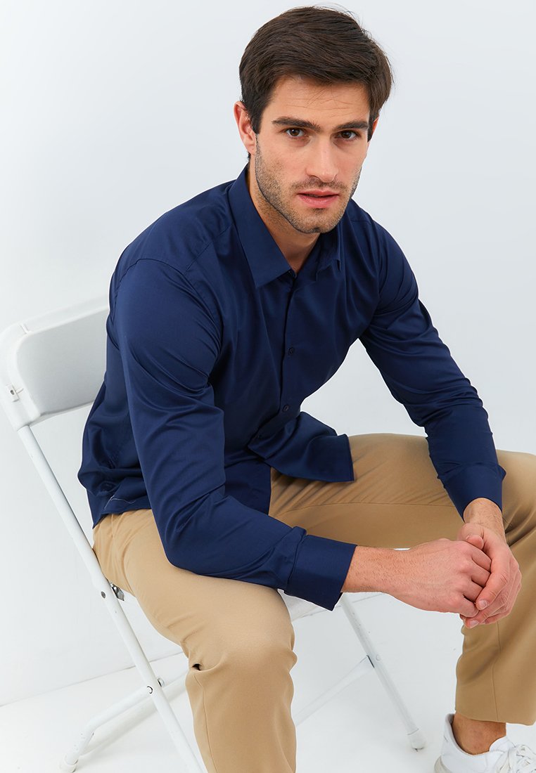 Jobb Calvington Kemeja Pria Lengan Panjang Slim Fit Navy - Image 4