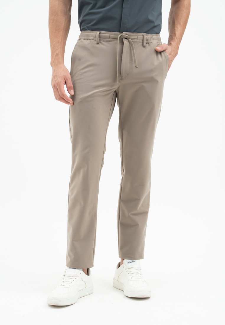 Jack Nicklaus Gravity Celana Panjang Pria Slim Fit Medium Brown