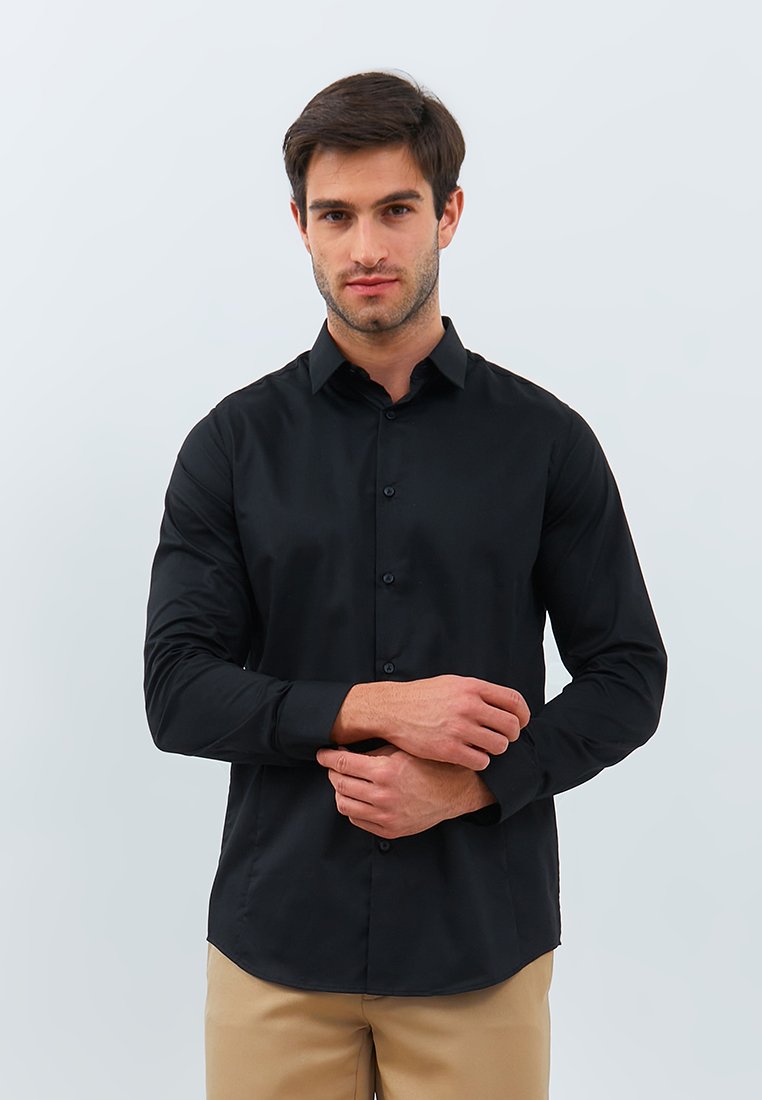 Jobb Calvington Kemeja Pria Lengan Panjang Slim Fit Hitam