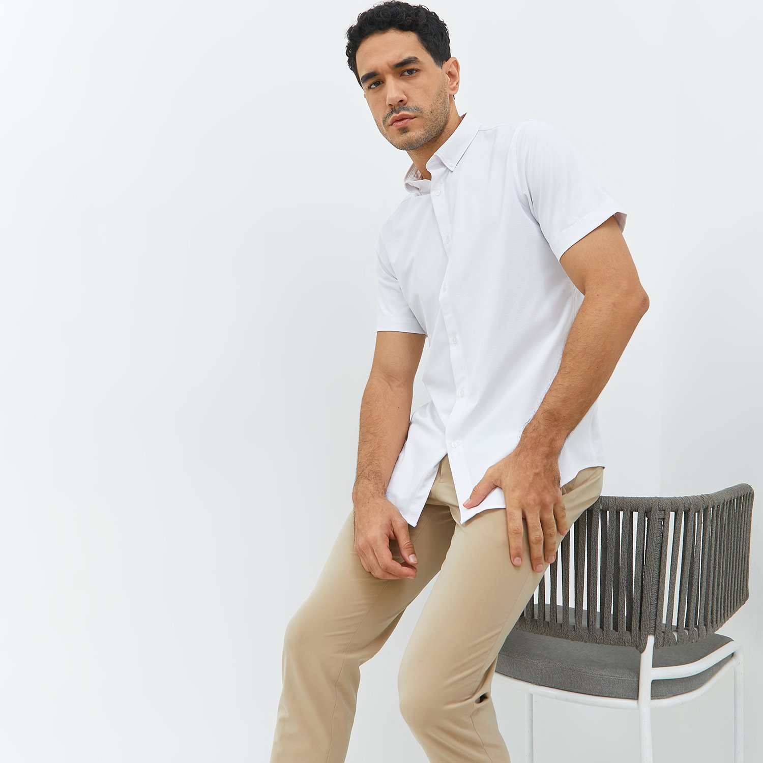 Jobb Elton Kemeja Pria Lengan Pendek Slim Fit Putih - Image 4