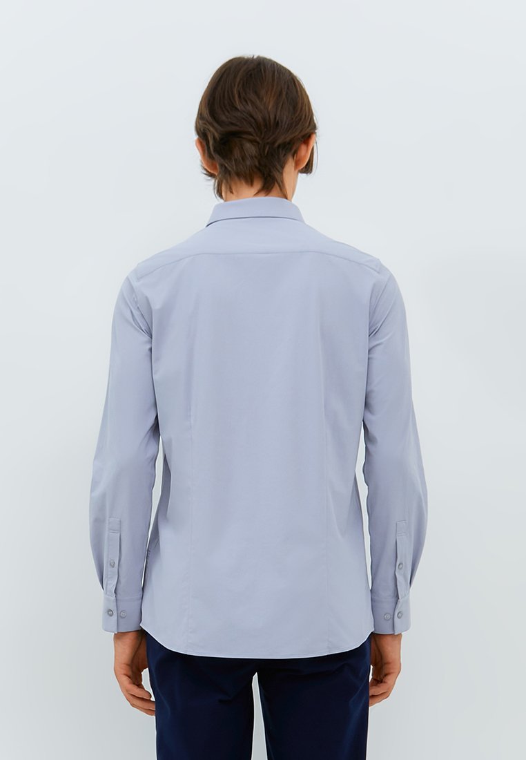 Jobb Beverly Kemeja Pria Lengan Panjang Slim Fit Light Grey - Image 3