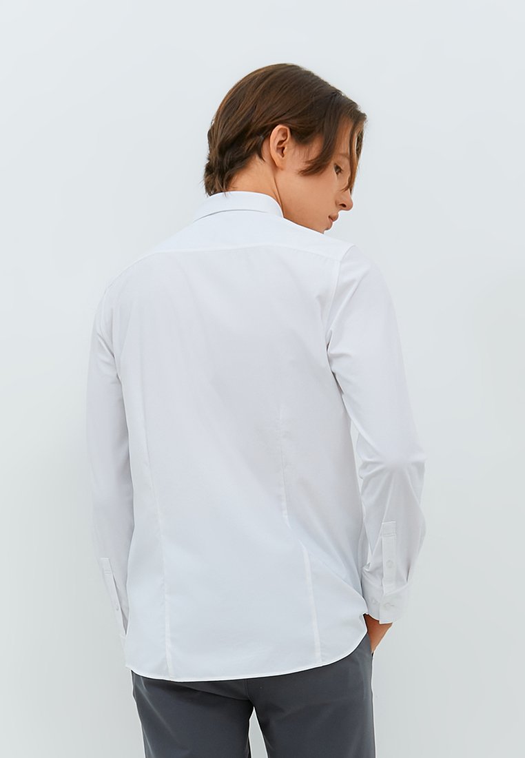 Jobb Beverly Kemeja Pria Lengan Panjang Slim Fit Putih - Image 3