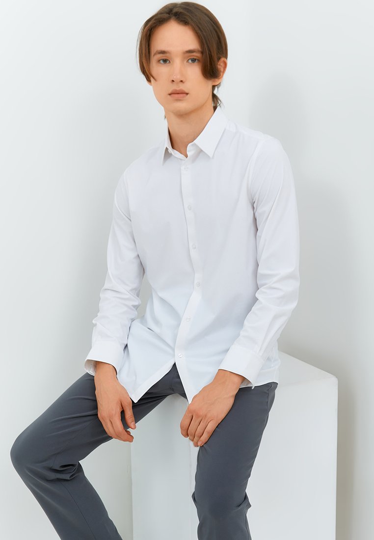 Jobb Beverly Kemeja Pria Lengan Panjang Slim Fit Putih - Image 5