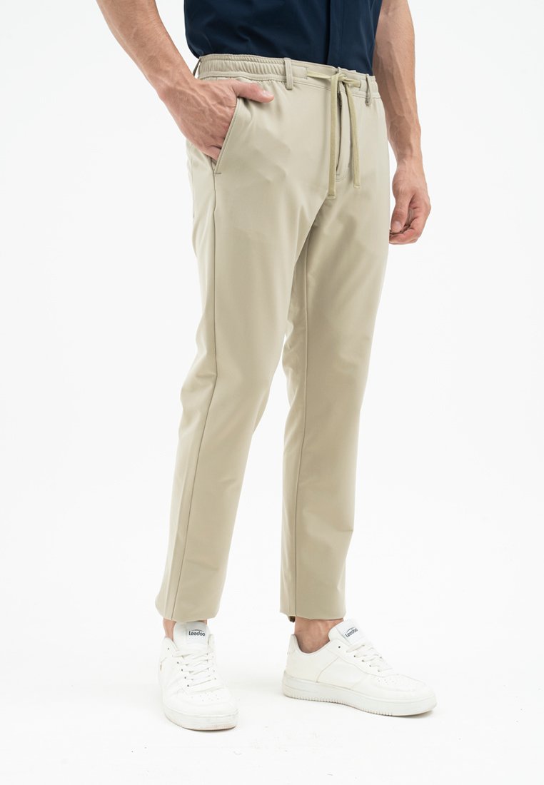 Jack Nicklaus Gravity Celana Panjang Pria Slim Fit Sand - Image 3