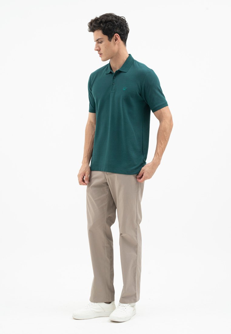 Jack Nicklaus Alpha Polo Shirt Pria Regular Fit Panderosa Green - Image 6
