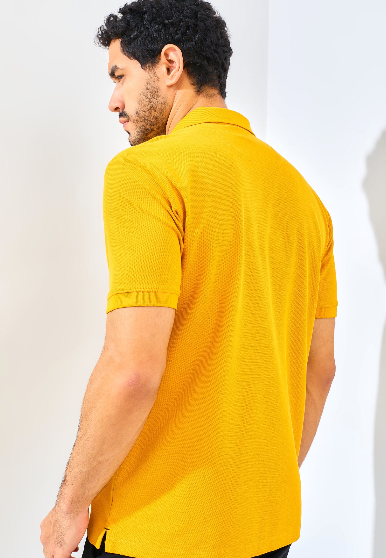 Jack Nicklaus Gallant Polo Shirt Pria Regular Fit Mustard - Image 3