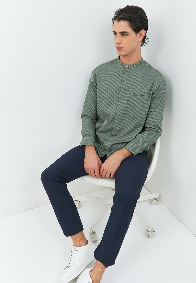 Jobb Dilkash Koko Pria Lengan Panjang Slim Fit Olive - Image 3