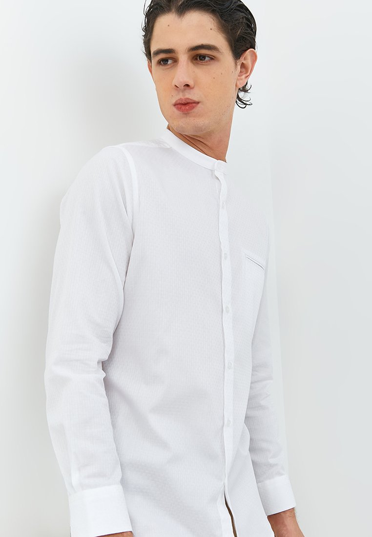 Jobb Ilman Koko Pria Lengan Panjang Slim Fit Putih - Image 3