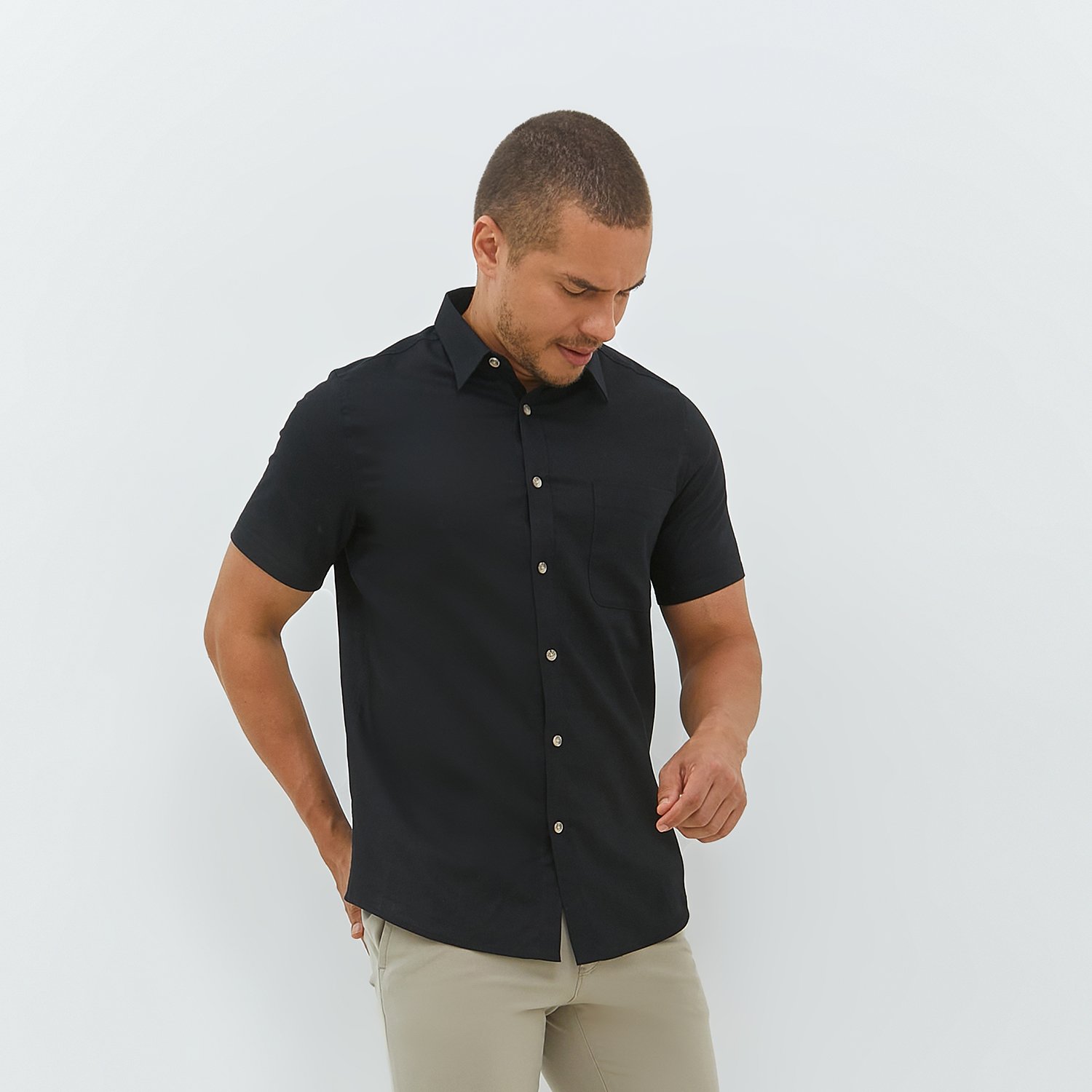 Jobb Fulton Kemeja Pria Lengan Pendek Slim Fit Hitam - Image 2