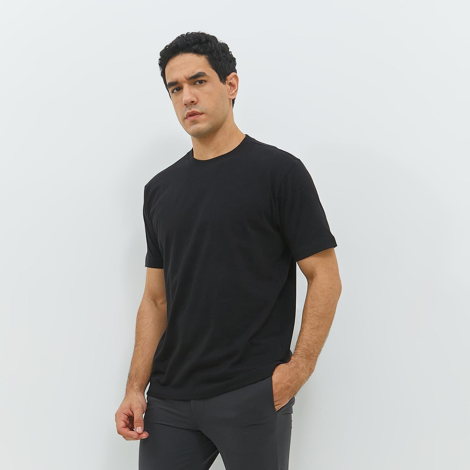 JOBB Janssen T-shirt Pria Regular Fit Dark Black - Image 4