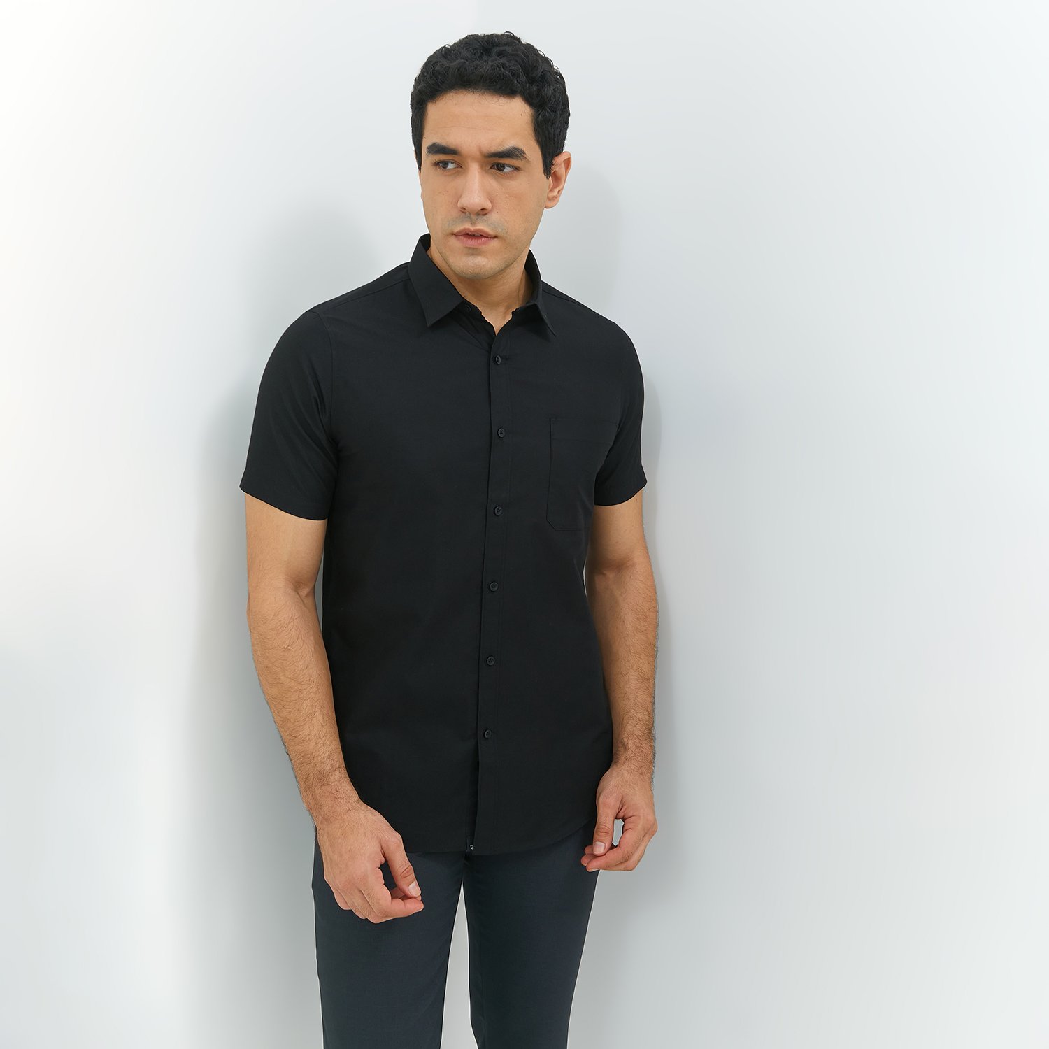JOBB Trion Kemeja Pria Lengan Pendek Slim Fit Black - Image 2