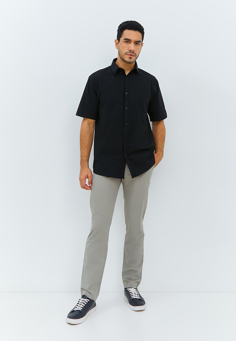 Jobb Minneapolis Kemeja Pria Lengan Pendek Regular Fit Hitam - Image 5