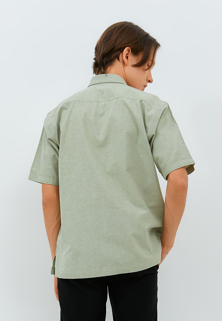 Jobb Ontario Kemeja Pria Lengan Pendek Regular Fit Olive - Image 3