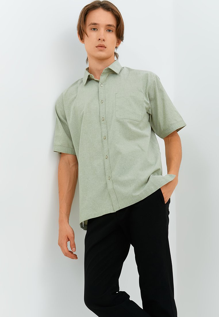 Jobb Ontario Kemeja Pria Lengan Pendek Regular Fit Olive - Image 5