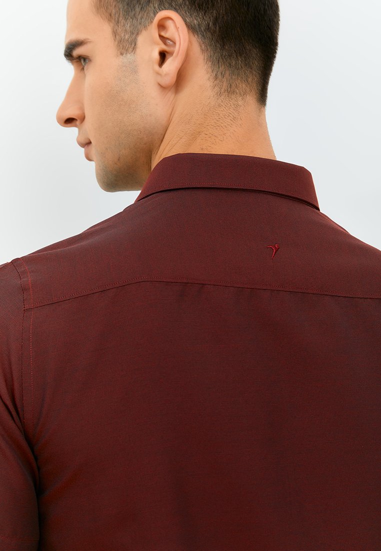 Jobb Pitsea Kemeja Pria Lengan Pendek Slim Fit Maroon - Image 4