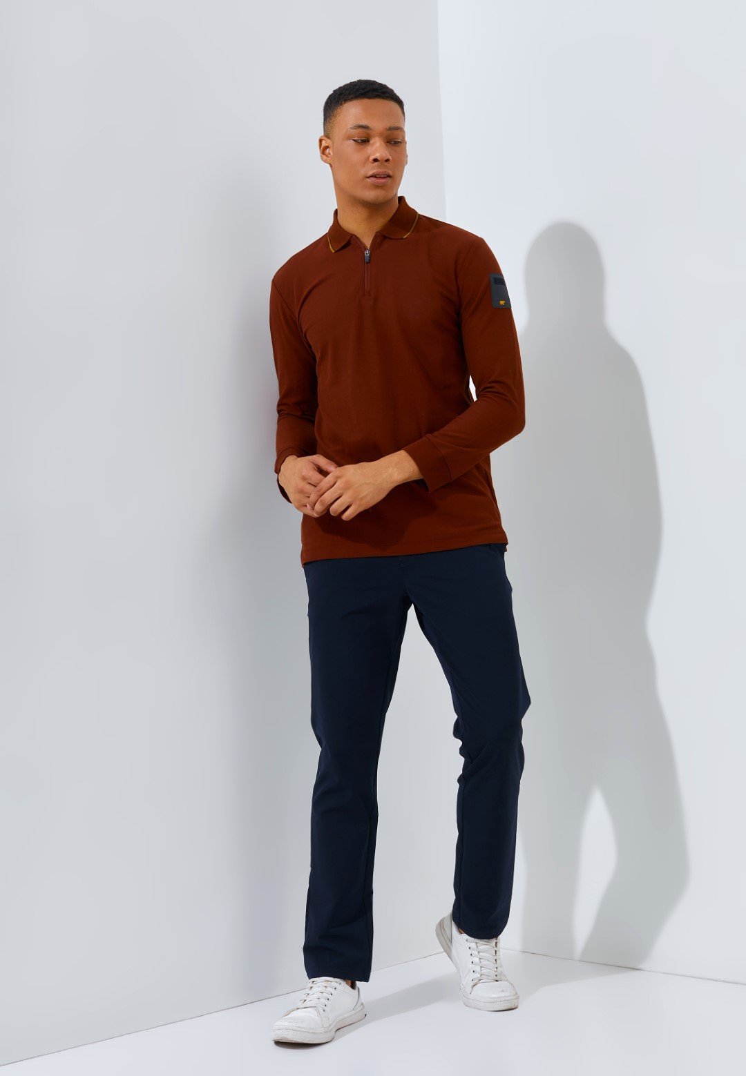 Jack Nicklaus Rayner Polo Shirt Pria Lengan Panjang Regular Fit Dark Brown - Image 4