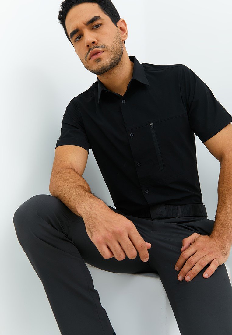 Jobb Rockton Kemeja Pria Lengan Pendek Slim Fit Hitam - Image 3