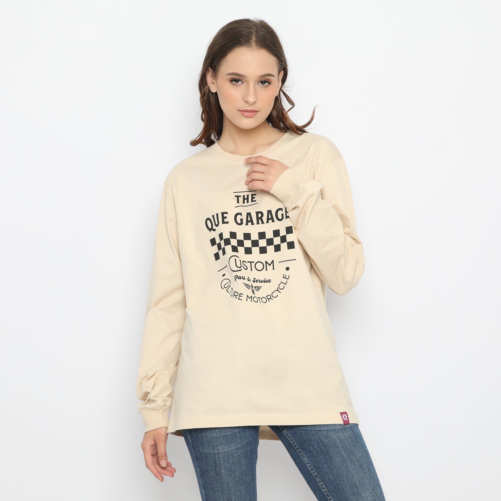 QUE kaos pria unisex lengan panjang the que garage part & service - cream