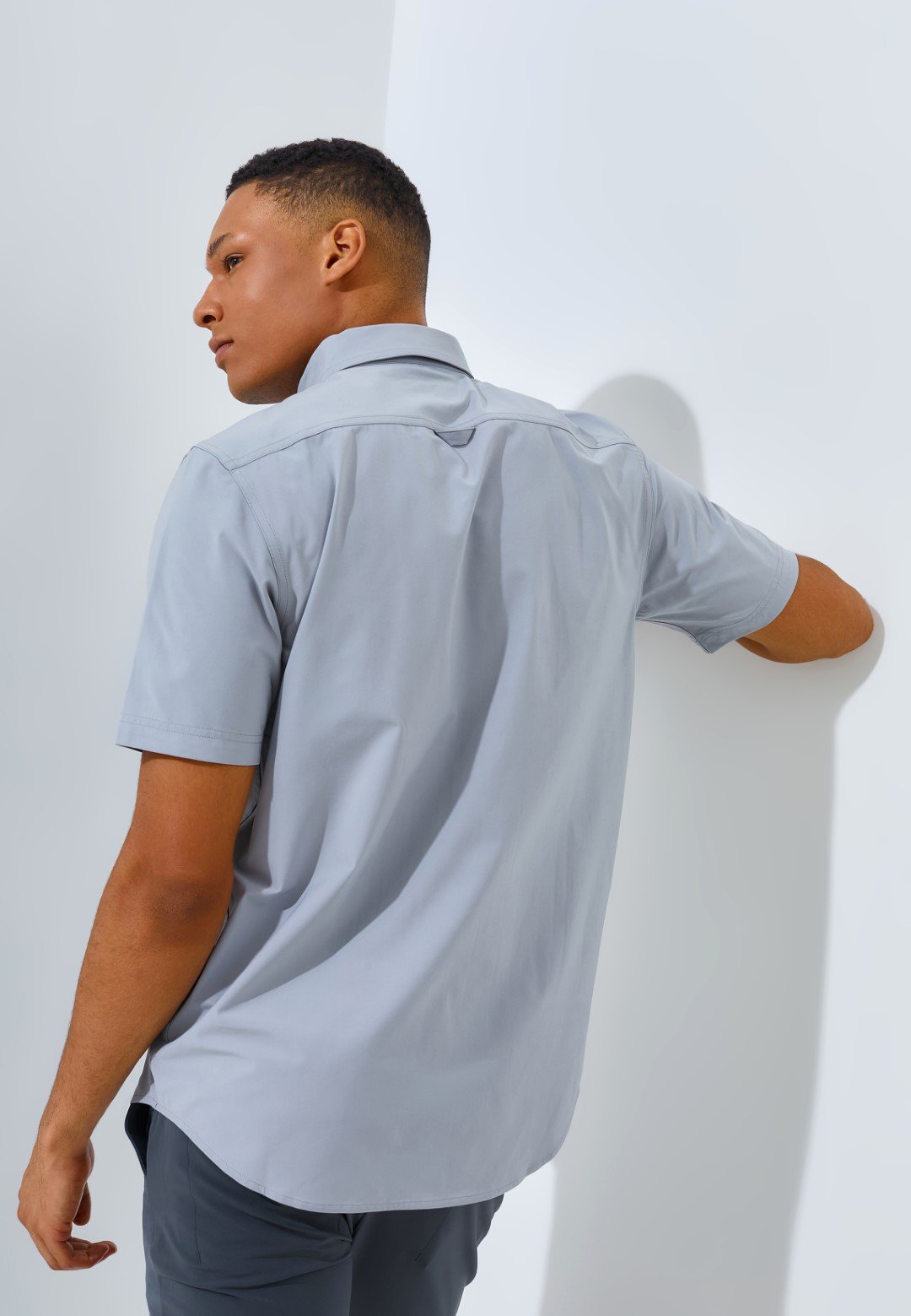 Jack Nicklaus Sleek Attire Kemeja Pria Lengan Pendek Slim Fit Light Grey - Image 3