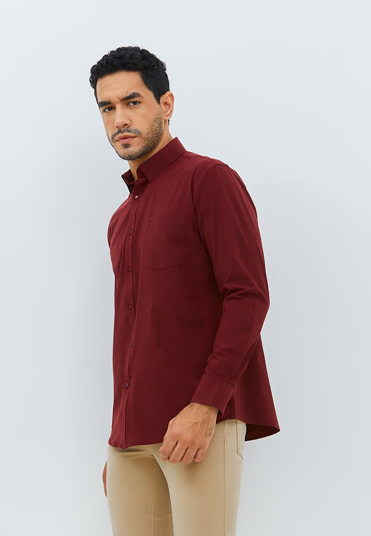 Jobb Steelco Kemeja Pria Lengan Panjang Regular Fit Maroon