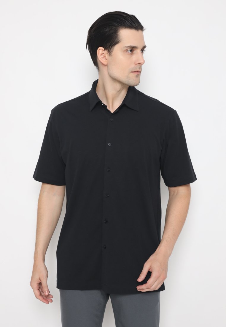 Jobb Swinton Kemeja Pria Lengan Pendek Regular Fit Hitam
