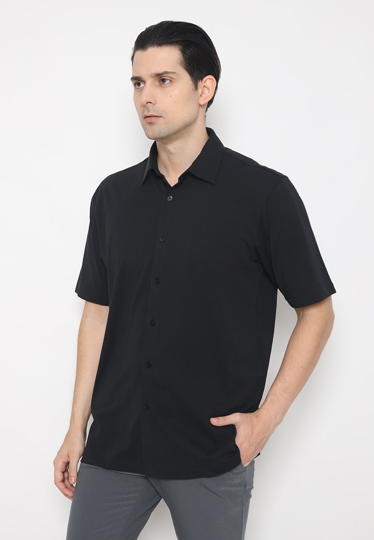 Jobb Swinton Kemeja Pria Lengan Pendek Regular Fit Hitam - Image 2