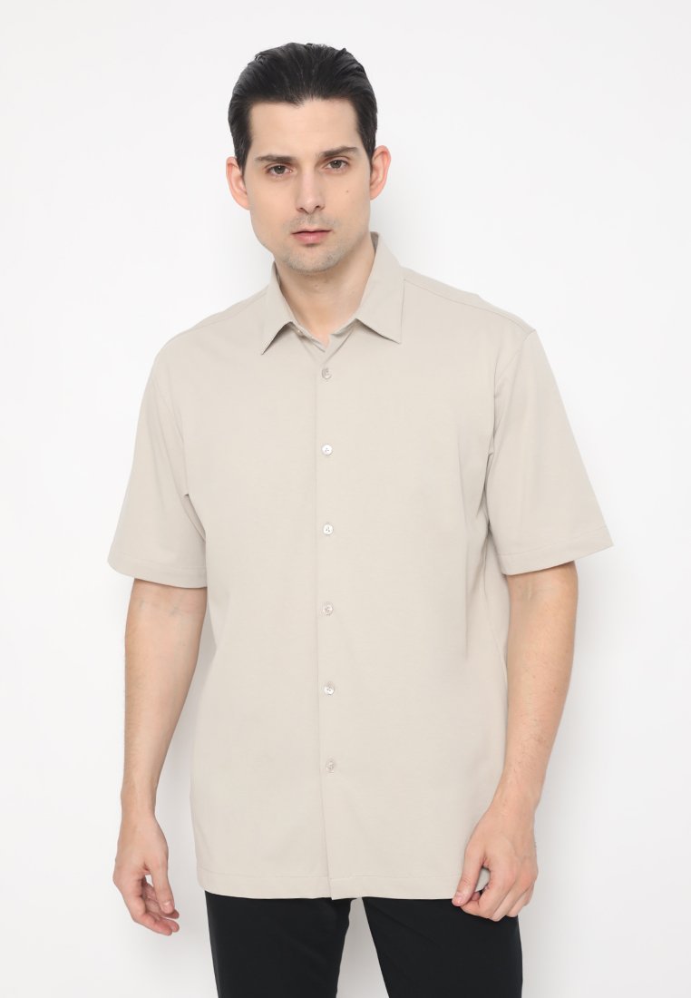 Jobb Swinton Kemeja Pria Lengan Pendek Regular Fit Beige