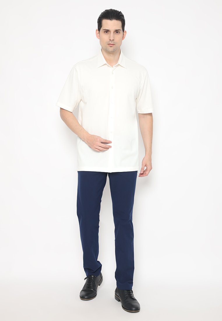 Jobb Swinton Kemeja Pria Lengan Pendek Regular Fit White - Image 4