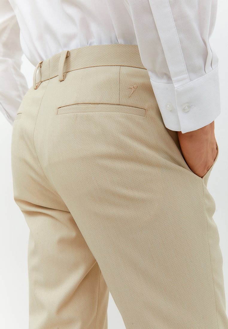 Jobb Torrance-B Celana Panjang Modern Slim Fit Light Khaki - Image 6