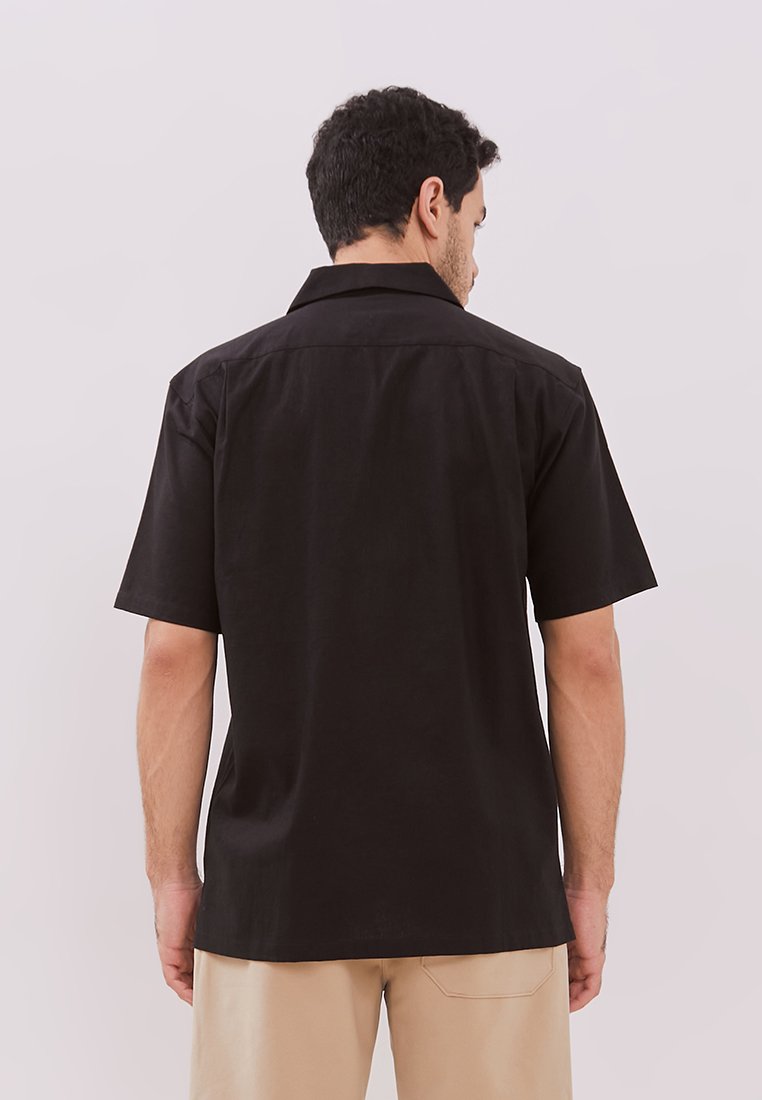 Jobb Wisco Kemeja Pria Lengan Pendek Regular Fit Hitam - Image 2