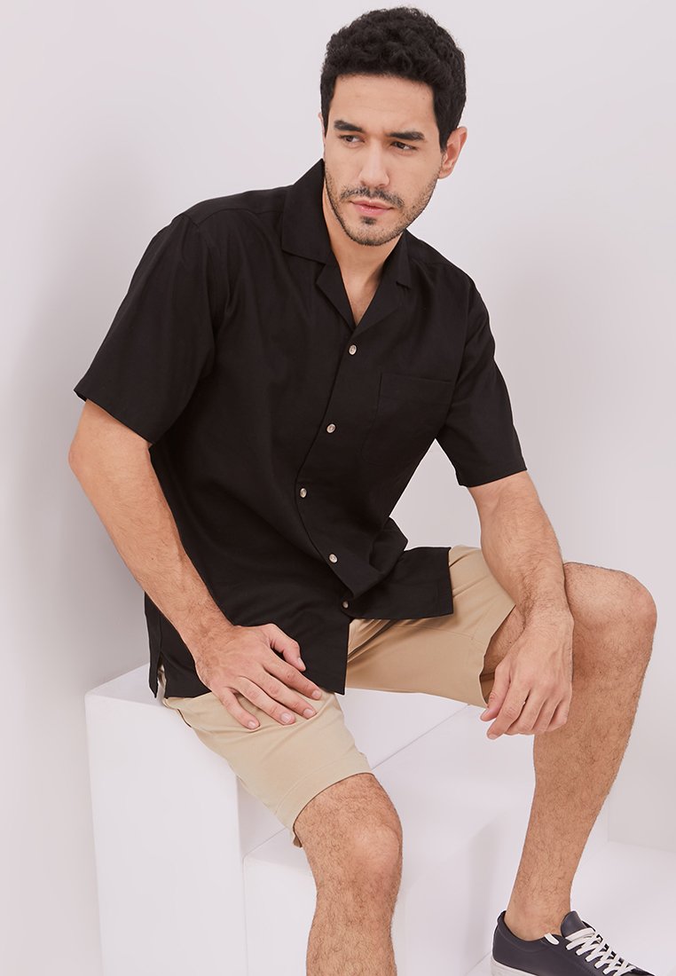 Jobb Wisco Kemeja Pria Lengan Pendek Regular Fit Hitam - Image 4
