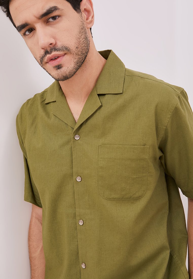 Jobb Wisco Kemeja Pria Lengan Pendek Regular Fit Olive