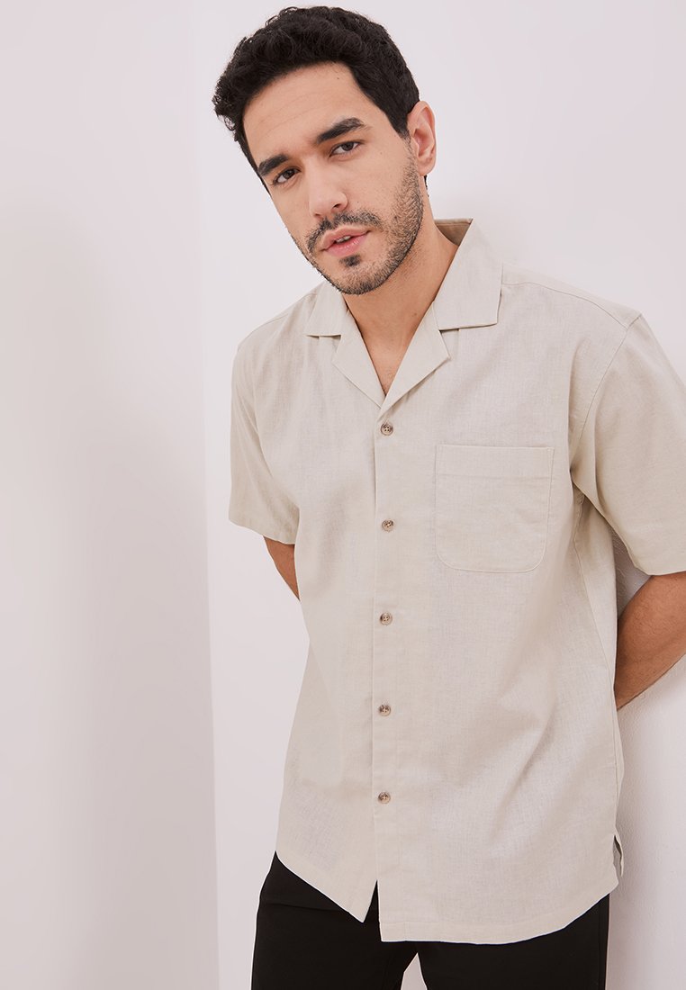 Jobb Wisco Kemeja Pria Lengan Pendek Regular Fit Beige